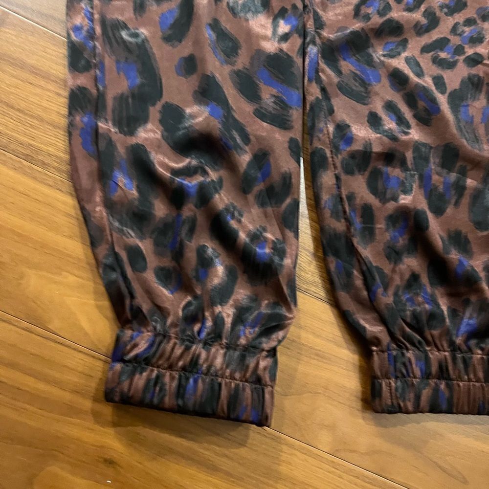 Karlie leopard jogger NWT NWT - image 2